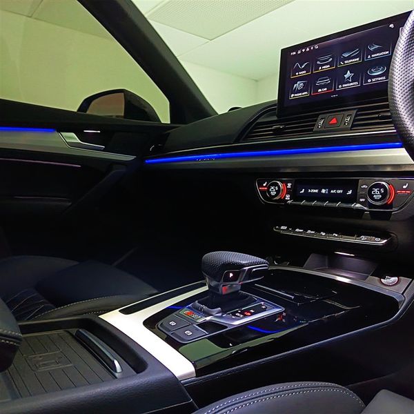 2025-Audi-SQ5-quattro-Auto-Black-Edition image:25