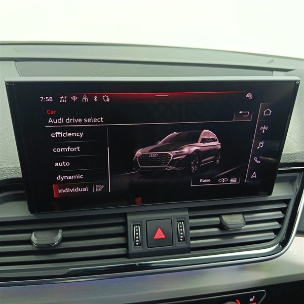 2025-Audi-SQ5-quattro-Auto-Black-Edition image:31
