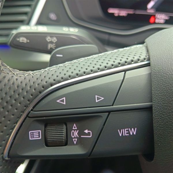 2025-Audi-SQ5-quattro-Auto-Black-Edition image:38