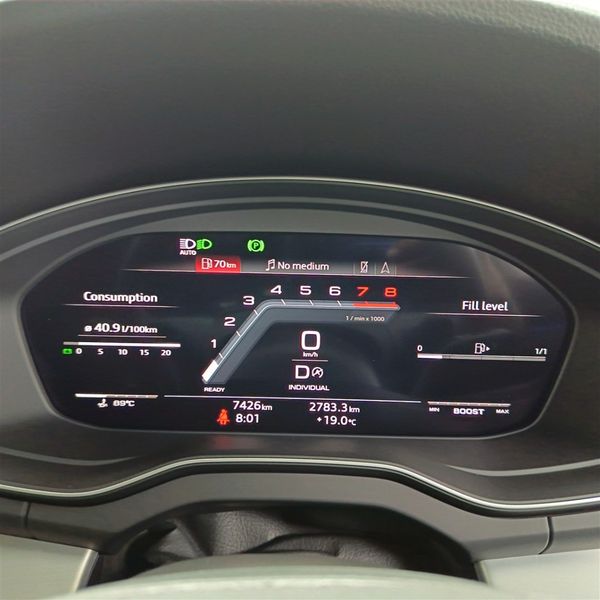 2025-Audi-SQ5-quattro-Auto-Black-Edition image:40
