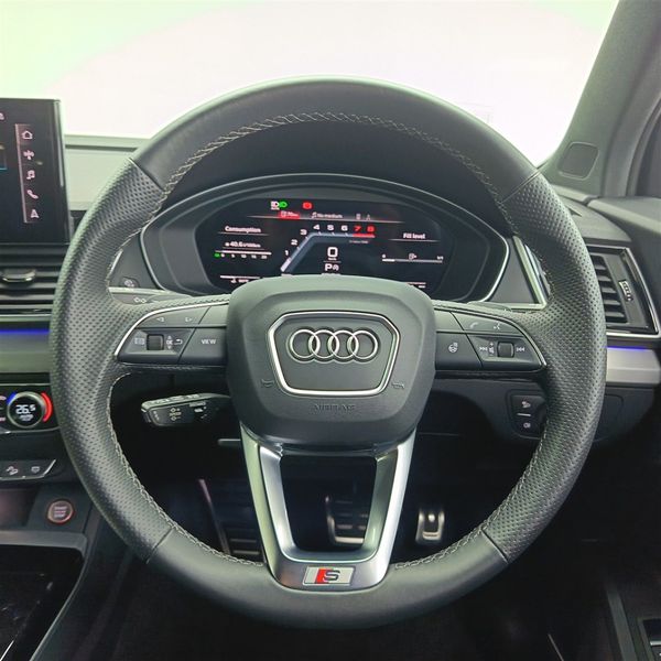 2025-Audi-SQ5-quattro-Auto-Black-Edition image:42