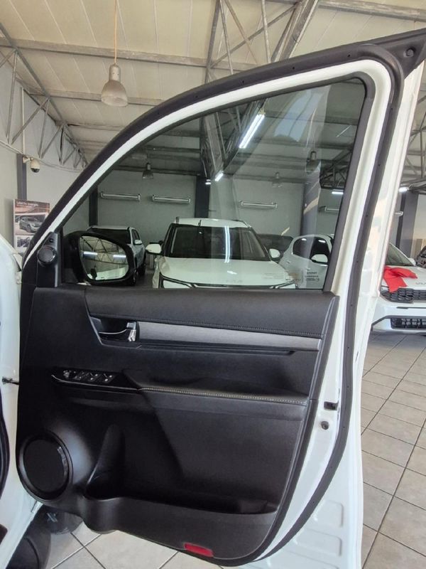 2023-Toyota-Hilux-28-GD-6-Raised-Body-Legend-4x4-Auto-Double-Cab image:10