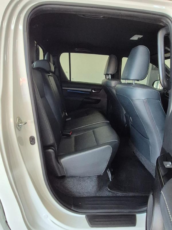 2023-Toyota-Hilux-28-GD-6-Raised-Body-Legend-4x4-Auto-Double-Cab image:12