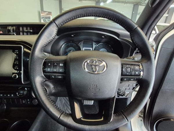 2023-Toyota-Hilux-28-GD-6-Raised-Body-Legend-4x4-Auto-Double-Cab image:13