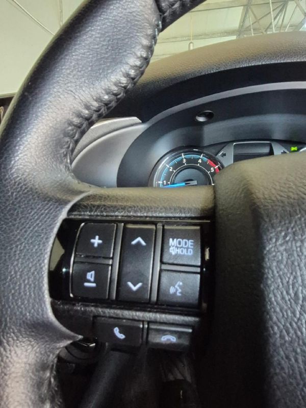 2023-Toyota-Hilux-28-GD-6-Raised-Body-Legend-4x4-Auto-Double-Cab image:19