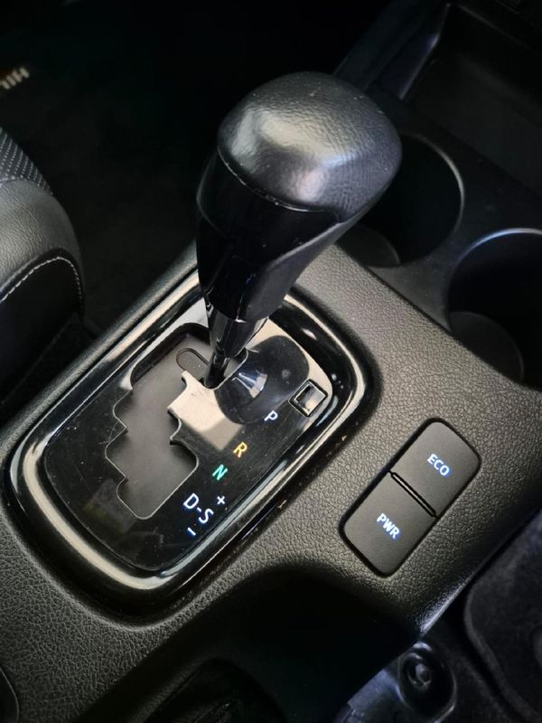 2023-Toyota-Hilux-28-GD-6-Raised-Body-Legend-4x4-Auto-Double-Cab image:23