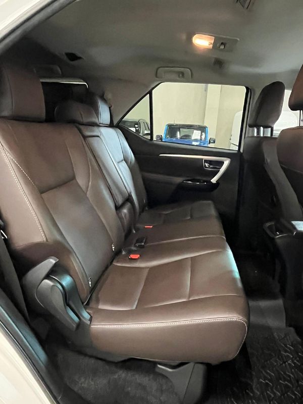 2019-Toyota-Fortuner-24-GD-6-Raised-Body-Auto image:11