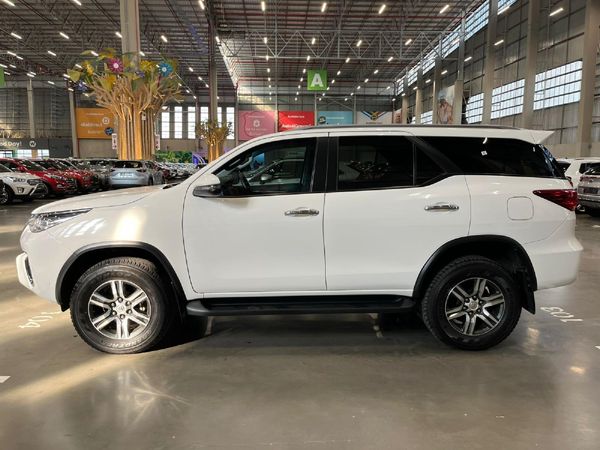2019-Toyota-Fortuner-24-GD-6-Raised-Body-Auto image:5
