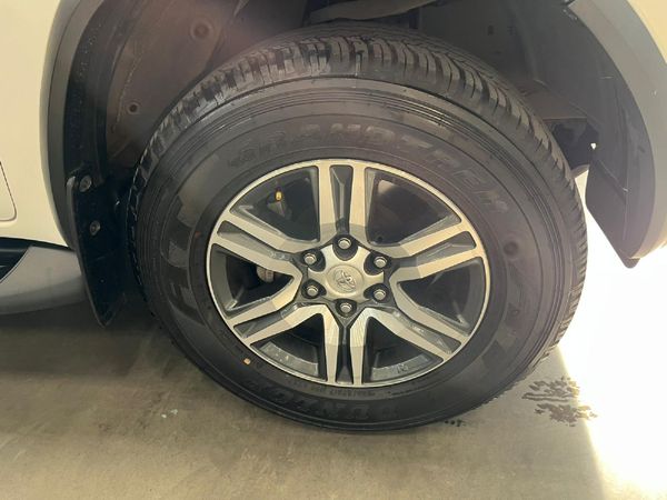 2019-Toyota-Fortuner-24-GD-6-Raised-Body-Auto image:8