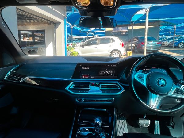 2019-BMW-X5-M50d image:10