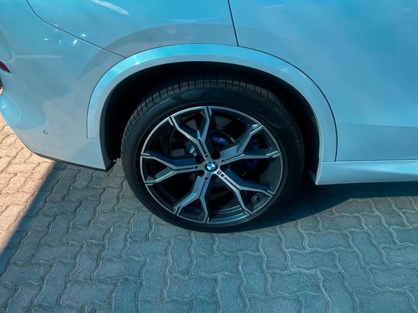 2019-BMW-X5-M50d image:5