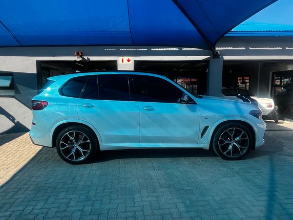 2019-BMW-X5-M50d image:8