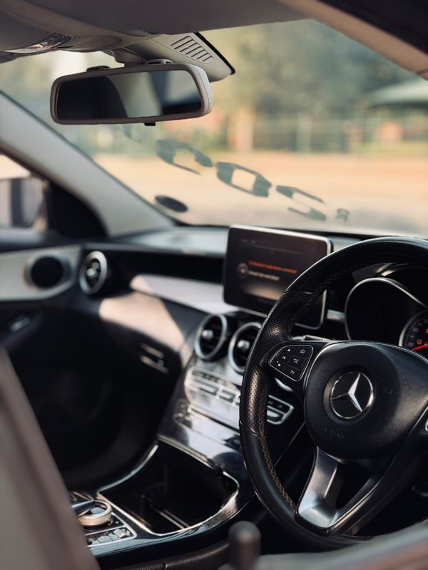2014-Mercedes-Benz-C-Class-C-180-AMG-Line-Auto image:10