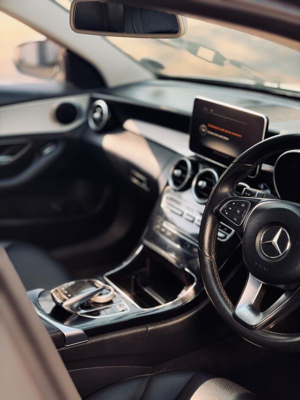2014-Mercedes-Benz-C-Class-C-180-AMG-Line-Auto image:11