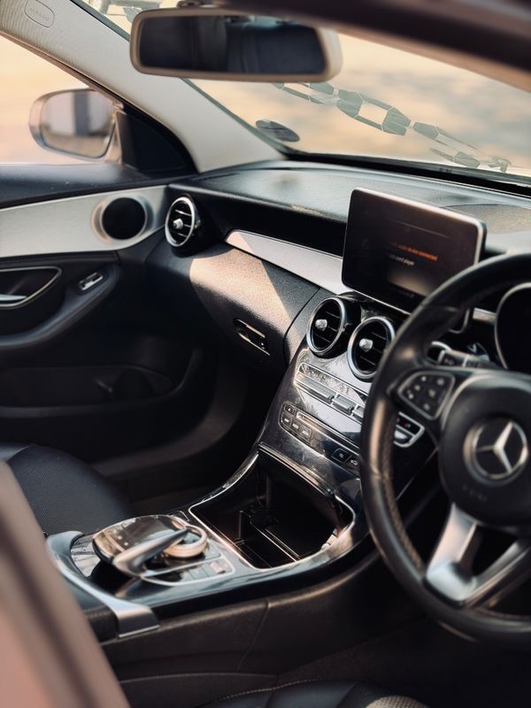 2014-Mercedes-Benz-C-Class-C-180-AMG-Line-Auto image:13