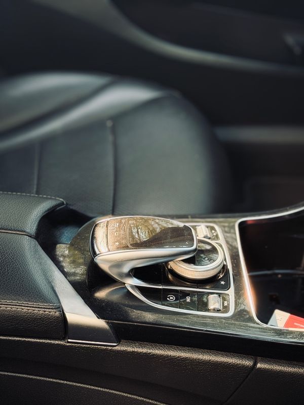 2014-Mercedes-Benz-C-Class-C-180-AMG-Line-Auto image:14