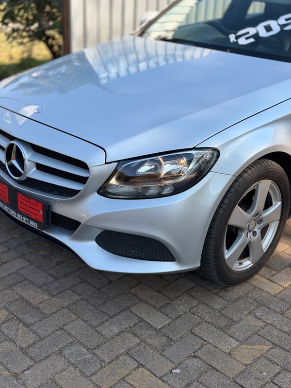 2014-Mercedes-Benz-C-Class-C-180-AMG-Line-Auto image:3