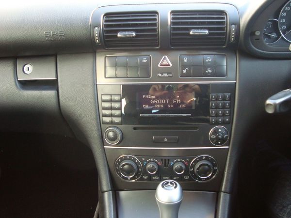 2004-Mercedes-Benz-C-Class-C-230K-Coupe-Auto image:9