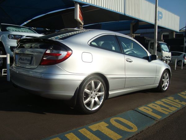 2004-Mercedes-Benz-C-Class-C-230K-Coupe-Auto image:3
