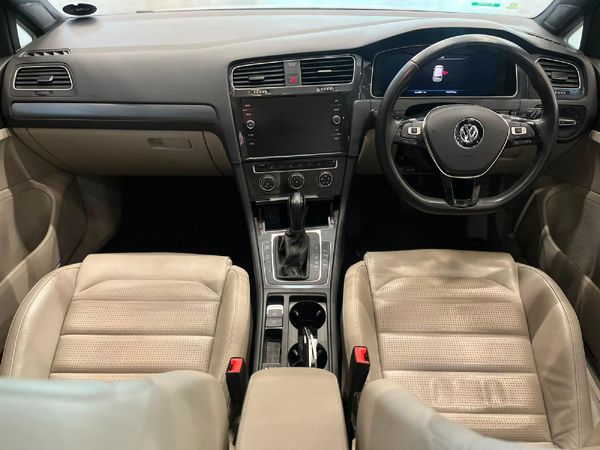 2020-Volkswagen-Golf-VII-14-TSI-Comfortline-Auto image:9