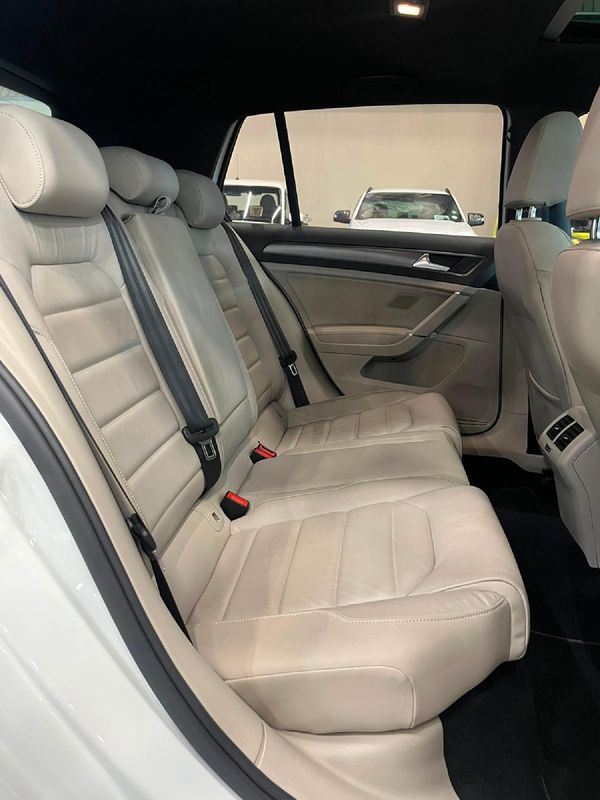 2020-Volkswagen-Golf-VII-14-TSI-Comfortline-Auto image:11