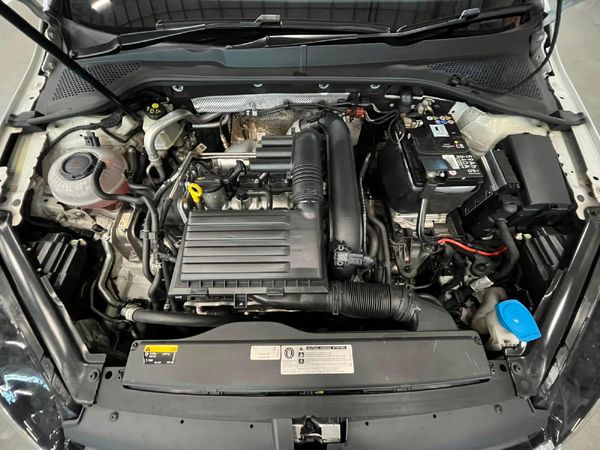2020-Volkswagen-Golf-VII-14-TSI-Comfortline-Auto image:12