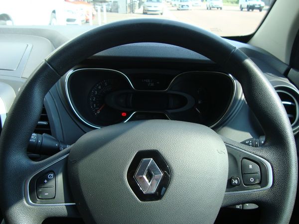 2018-Renault-Captur-900T-Blaze-66kW image:9