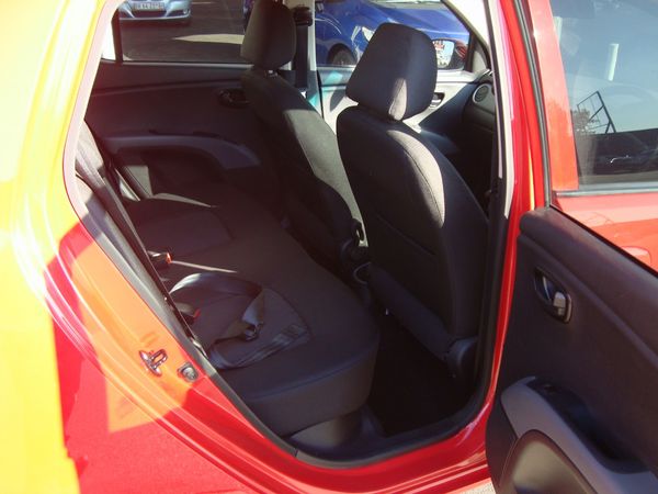 2013-Hyundai-i10-125-GLS-Fluid image:10