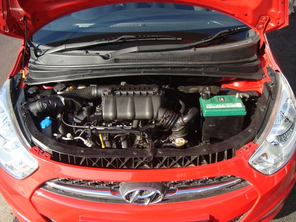 2013-Hyundai-i10-125-GLS-Fluid image:11