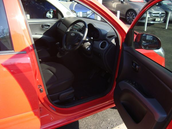 2013-Hyundai-i10-125-GLS-Fluid image:6