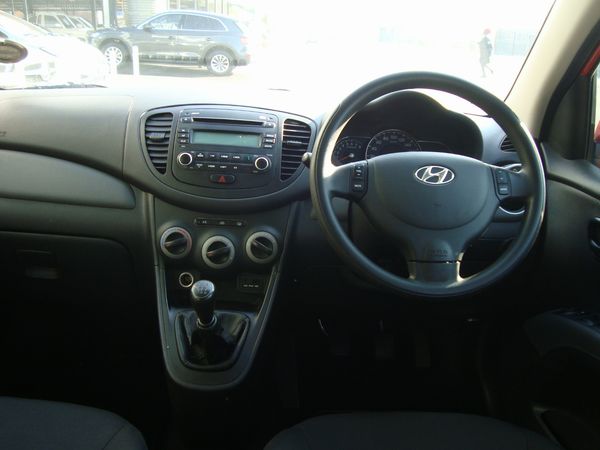 2013-Hyundai-i10-125-GLS-Fluid image:7