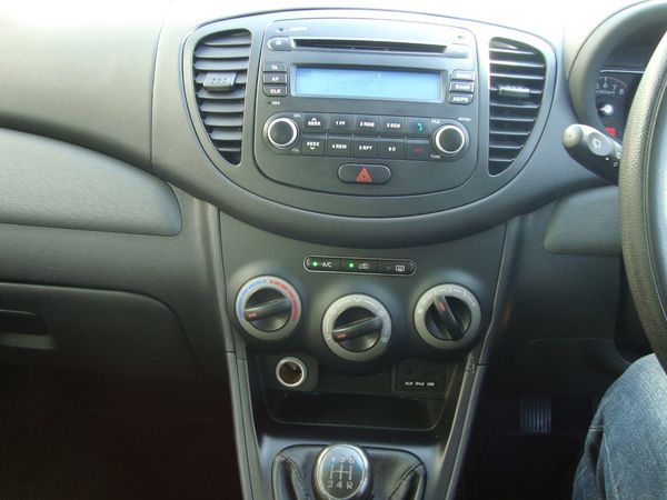 2013-Hyundai-i10-125-GLS-Fluid image:8