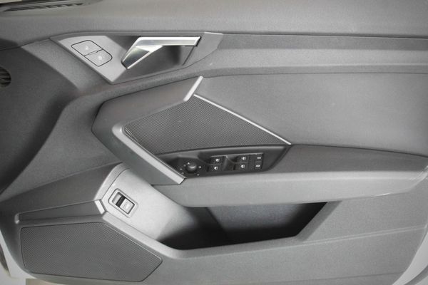 2022-Audi-A3-Sportback-14-TFSI-Auto-Advanced-35-TFSI image:16