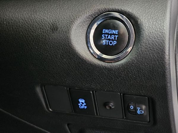 2019-Toyota-Yaris-15-XI-5-dr image:16