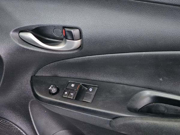 2019-Toyota-Yaris-15-XI-5-dr image:25