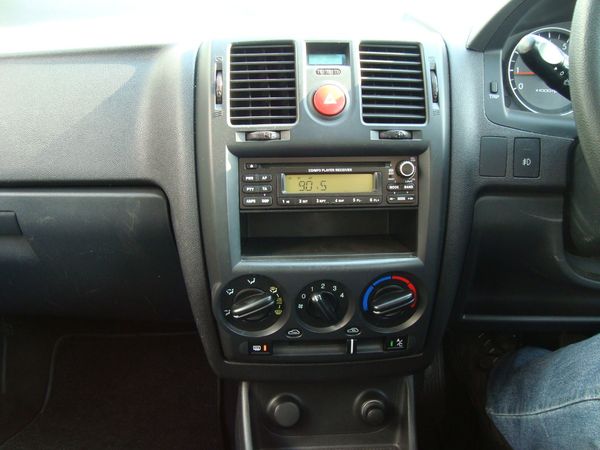 2011-Hyundai-Getz-14-HS image:10