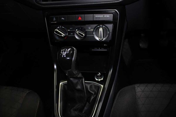 2020-Volkswagen-T-Cross-10-TSI-Comfortline image:13