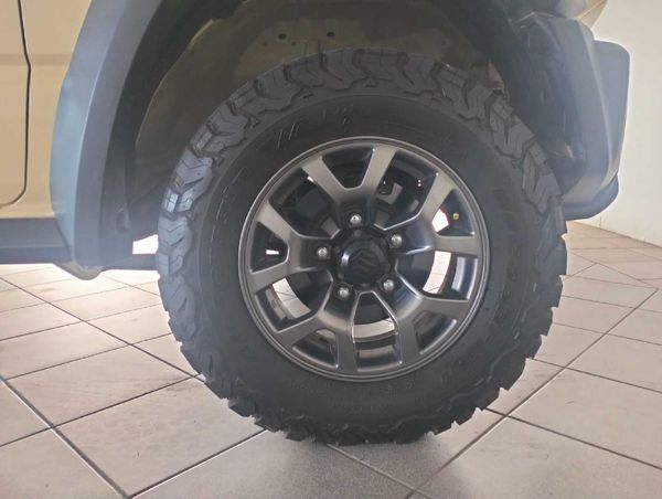 2020-Suzuki-Jimny-15-GLX image:3