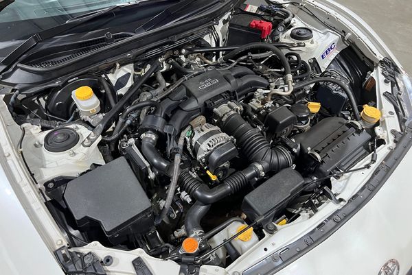 2013-Toyota-86-20-High-Auto image:14
