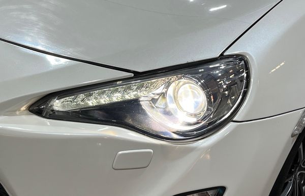 2013-Toyota-86-20-High-Auto image:8