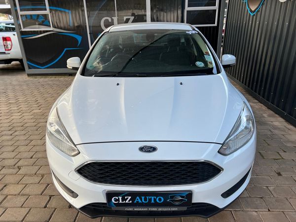 2017-Ford-Focus-10-EcoBoost-Ambiente-5-dr image:3