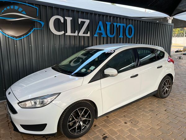 2017-Ford-Focus-10-EcoBoost-Ambiente-5-dr image:4