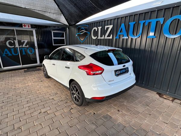 2017-Ford-Focus-10-EcoBoost-Ambiente-5-dr image:6