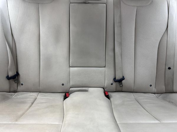 2012-BMW-3-Series-328i-Modern-Auto image:13