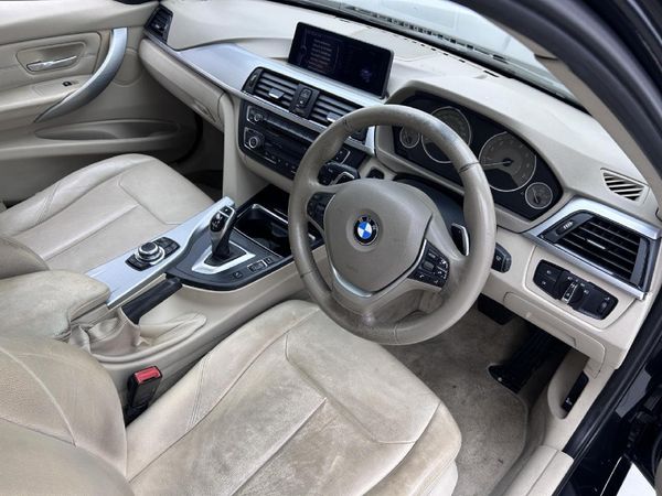 2012-BMW-3-Series-328i-Modern-Auto image:14