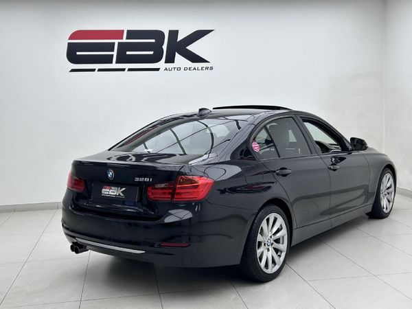 2012-BMW-3-Series-328i-Modern-Auto image:5