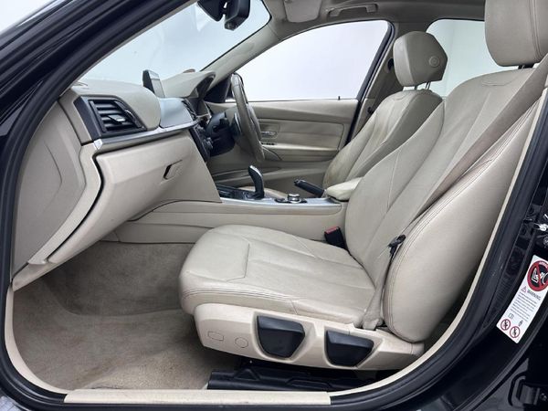 2012-BMW-3-Series-328i-Modern-Auto image:6
