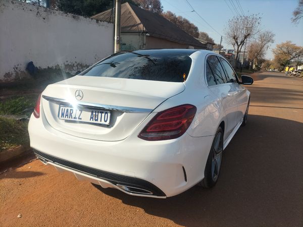 2014-Mercedes-Benz-C-Class-C-220-Bluetec-AMG-Line-Auto image:4