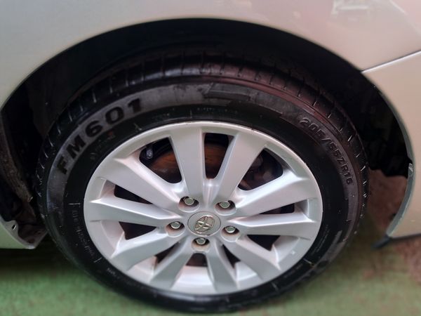 2009-Toyota-Auris-160-RS-Auto image:2