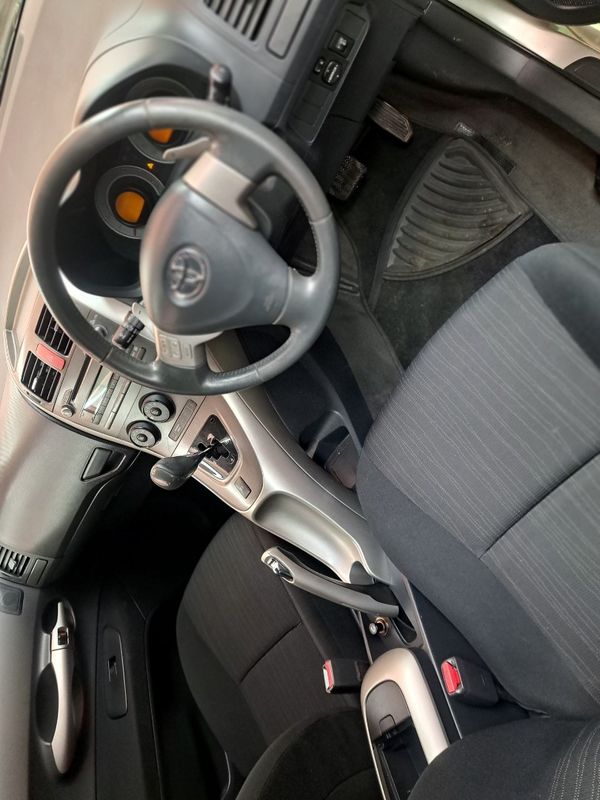 2009-Toyota-Auris-160-RS-Auto image:3